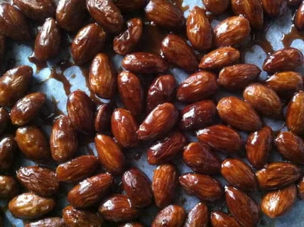 تصویر 1 از قیمت و خرید بادام درختی نمکی + فروش ارزان